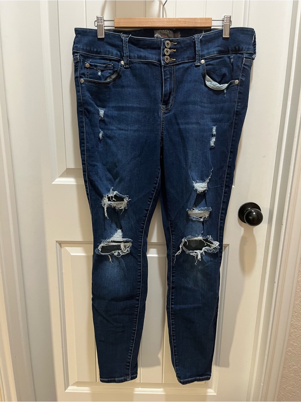 Torrid Women's Plus Size Distressed Super Soft Blue Denim Jeggings, Tall - 16T